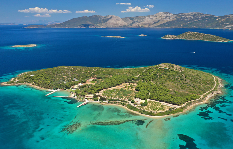 Πεταλιοί: Η παραλία που θυμίζει… Μαλδίβες και είναΠεταλιοί: Η παραλία που θυμίζει… Μαλδίβες και είναι δίπλα στην Αθήναι δίπλα στην Αθήνα