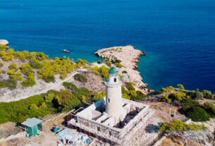 Κόγχη: Η μυστική παραλία στην Σαλαμίνα με τα κρυστάλλινα νερά (video)