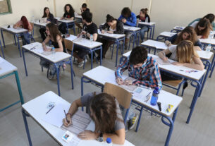 Πανελλήνιες εξετάσεις 2021: Τα θέματα που έπεσαν στην Νεοελληνική Γλώσσα και τη Λογοτεχνία