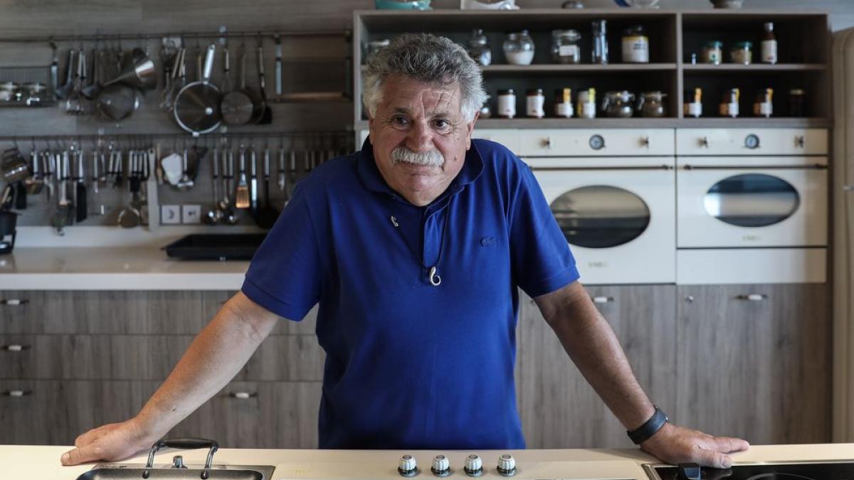 Πειραιάς: "Δεν γίνεται να ζητάμε ταυτότητα και κοινωνικά φρονήματα στην πόρτα"