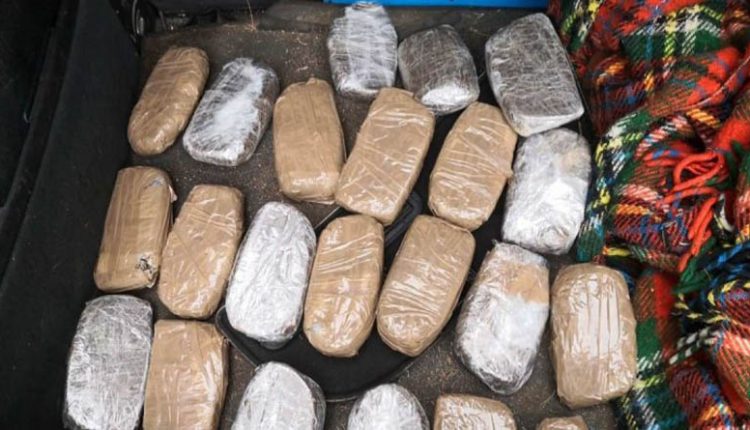 Εξαρθρώθηκε σπείρα που διακινούσε ναρκωτικά στον Πειραιά – Πέντε συλλήψεις