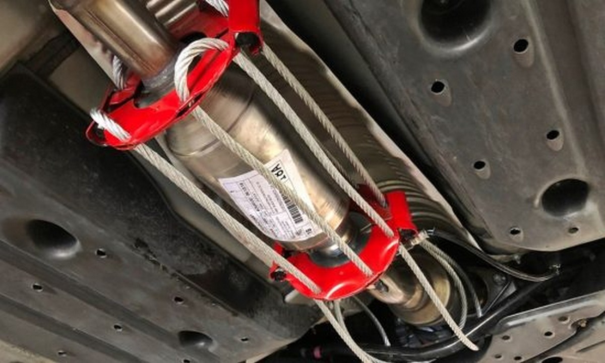 Αττική: H ΕΛ.ΑΣ. έπιασε στα "πράσα" Ρομά που έκλεβε καταλύτες αυτοκινήτων