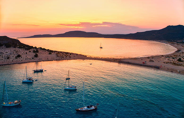 Κυκλάδες-Αργοσαρωνικός-Πελοπόννησος οι πρωταγωνιστές το τριήμερο