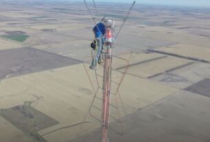 Viral Βίντεο: Δουλεύει μια φορά κάθε έξι μήνες, αλλάζει μια λάμπα και έχει μισθό 20.000 ευρώ