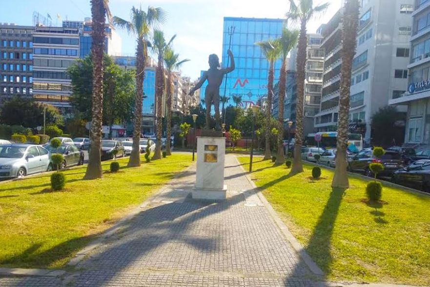 Δήμος Πειραιά: Αναπλάσεις πρασίνου και φυτεύσεις εποχιακών λουλουδιών