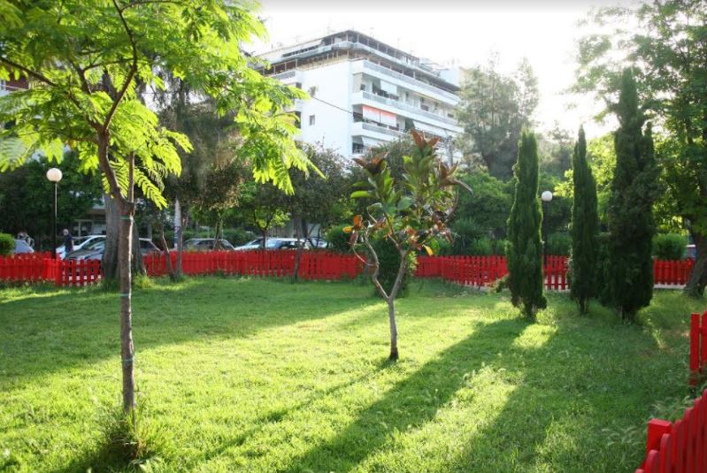Δήμος Πειραιά: Αναπλάσεις πρασίνου και φυτεύσεις εποχιακών λουλουδιών