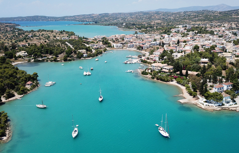 Πόρτο Χέλι: Ο κοσμοπολίτικος προορισμός για το Σαββατοκύριακο