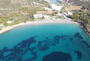 Αυλάκι :Η παραλία της Αττικής που θα κάνεις το καλύτερο μπάνιο (video)