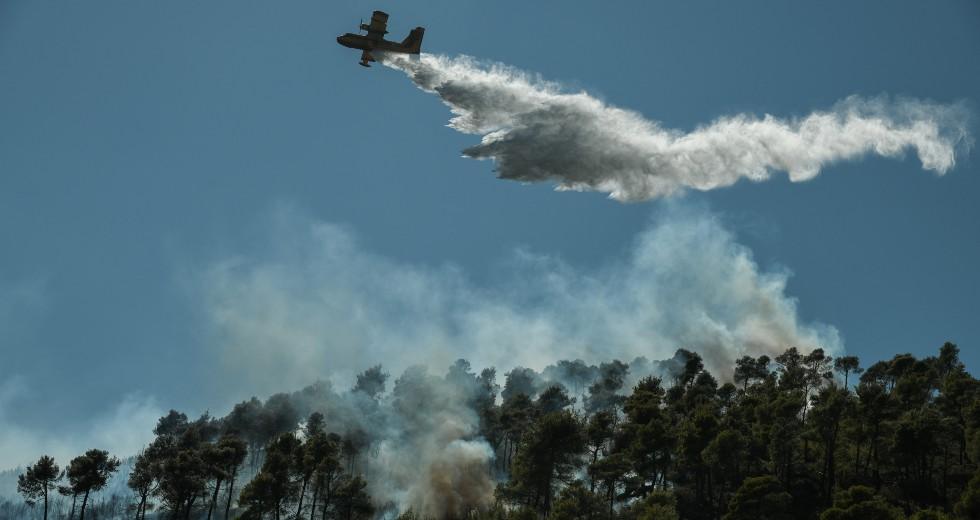 Μεγάλη φωτιά στα Μέθανα! Eκκενώθηκε η κοινότητα Κυψέλης...