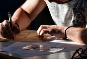 Αποτελέσματα πανελλαδικών 2021: Βγήκαν οι βαθμοί – Δείτε εδώ την βαθμολογία σας