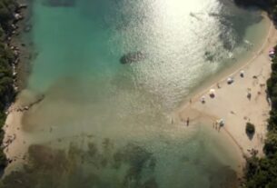 Διαπόρι: Η μαγική αμμόγλωσσα της Ελλάδας με τα απίθανα νερά