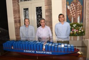ΟΛΠ: Προσφορά συμβολικού δώρου από την Cosco Shipping στο Ναυτικό Μουσείου Χίου