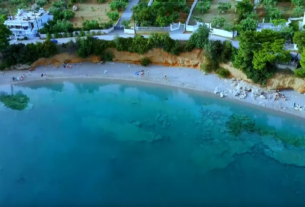 Προσήλι: Η οικογενειακή παραλία στο Πόρτο Γερμενό που έχει πάντα νερό… λάδι