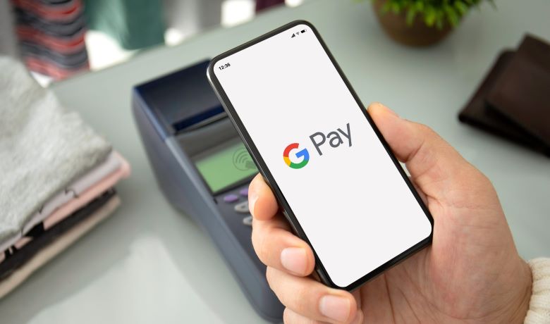 Google Pay: Διαθέσιμη η υπηρεσία που μετατρέπει το κινητό τηλέφωνο σε πορτοφόλι