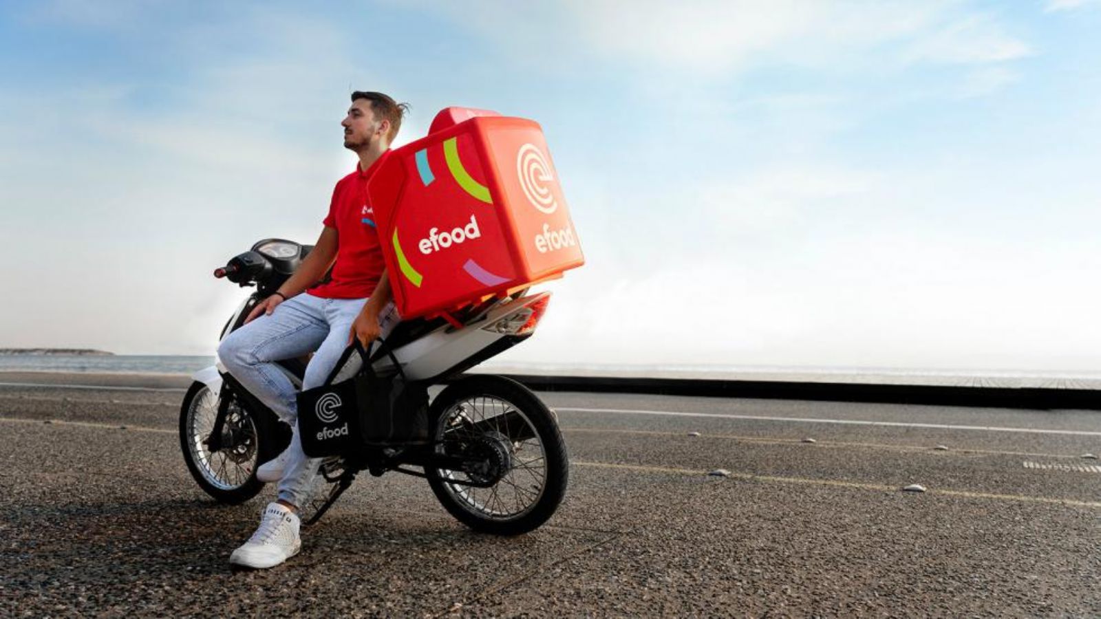 Efood: Χαμός και αντιδράσεις για τη νέα μορφή εργασίας – Η απάντηση της εταιρείας