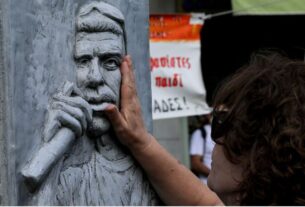 Κερατσίνι: Σε εξέλιξη η πορεία για τη δολοφονία του Παύλου Φύσσα