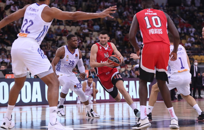 ΜΕΓΑΣ Ολυμπιακός υπέταξε την Ρεάλ μέσα στο ΣΕΦ με 74-68!