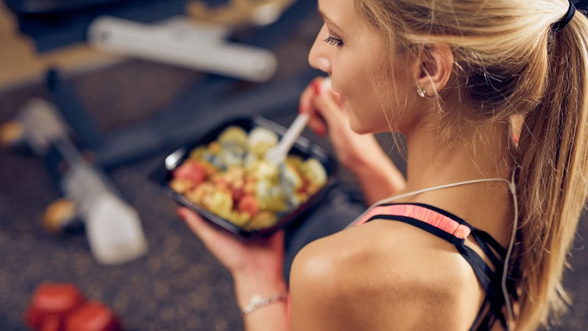 Τι να φάτε μετά την άσκηση για να ενισχύσετε το αποτέλεσμά της