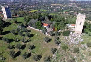 Γνωρίζετε που βρίσκονται οι άγνωστοι «Δίδυμοι Πύργοι» της Ελλάδας;