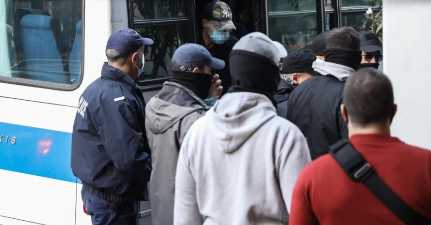 Δικαστήρια Πειραιά: Ελεύθεροι χωρίς όρους οι επτά αστυνομικοί για την Καταδίωξη στο Πέραμα