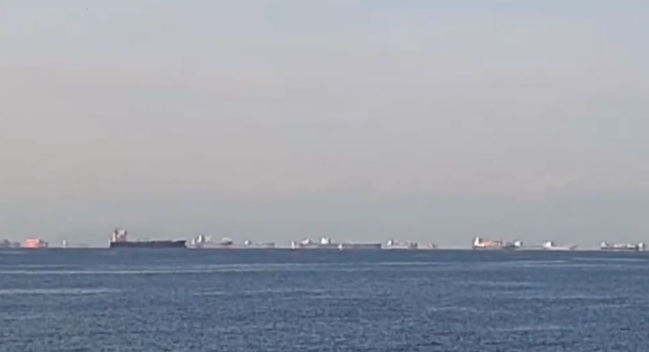 Απεργία στην Cosco: "Συνωστισμός" από πλοία ανοικτά της Σαλαμίνας
