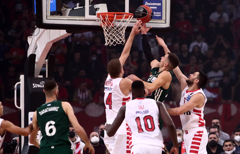 "Κόμπλεξ" Μπαρτζώκα: Μεγάλη Nίκη του Παναθηναϊκού μέσα στο ΣΕΦ επί του Ολυμπιακού