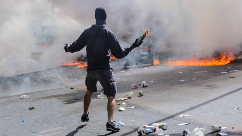 Πειραιάς: Eπίθεση με μολότοφ στο τμήμα τροχαίας