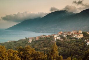 Σκουτάρι: Στο χωριό-ασπίδα για μια ατμοσφαιρική εκδρομή στη Μάνη