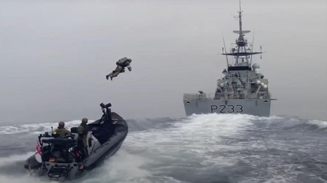 Viral Βίντεο: Ιπτάμενοι Βρετανοί πεζοναύτες σε επίδειξη ανταγωνίζονται τον Iron Man!