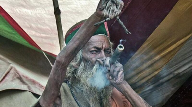 Viral Βίντεο: Ιερέας του Θεού Σίβα κρατά το χέρι του σηκωμένο ψηλά εδώ και 45 χρόνια!