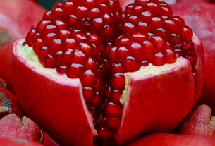 Έθιμα Πρωτοχρονιάς: Το σπάσιμο του ροδιού και η αγριοκρεμμύδα για καλή τύχη