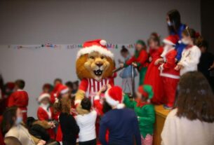 Χριστουγεννιάτικη εκδήλωση με πρωταγωνιστές τα παιδιά των Κέντρων Δημιουργικής Απασχόλησης του Δήμου Πειραιά!