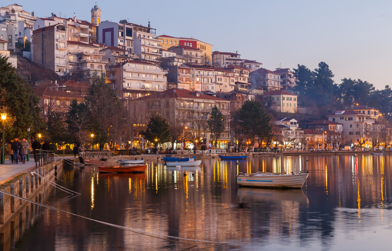 Καστοριά: Απόδραση στην «πιο όμορφη πόλη της Ελλάδας» – Πως πήρε την ονομασία της