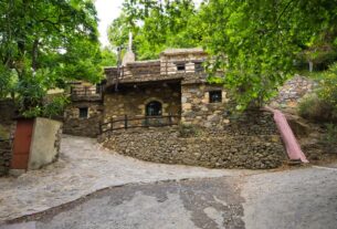 Μηλιά Χανίων: Το ελληνικό χωριό χωρίς ρεύμα που αποτελεί εμπειρία ζωής