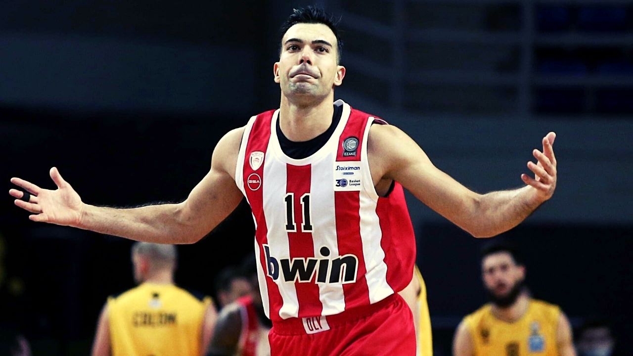 ΑΕΚ – Ολυμπιακός 74 – 80: Ο Σλούκας έσωσε τους ερυθρόλευκους