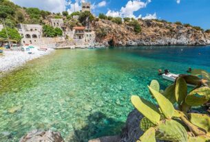 Αλύπα: Η παραλία της Μάνης που έκλεψε την καρδιά του κινηματογράφου