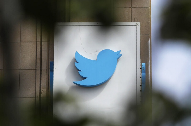 Γιατί το Twitter μπλόκαρε το περιεχόμενο των RT και Sputnik στην ΕΕ