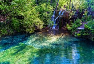 Λίμνη Κούπα – Σκρα: Το σμαραγδένιο μυστικό της Ελλάδας με τα κρυστάλλινα νερά