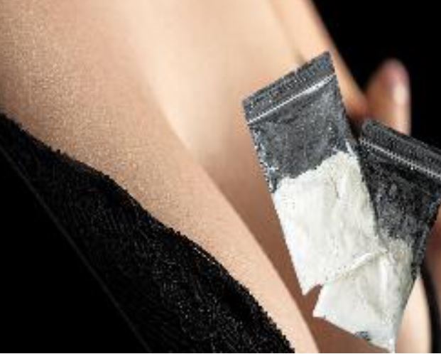 Πειραιάς: Έκρυβαν την κόκα στα στήθη των συντρόφων τους