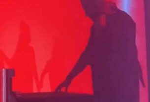 MAD VMA 2022: Ο Dj Valentino παίζει χωρίς κονσόλα πατώντας "φανταστικά" πλήκτρα