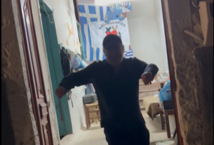 Η "ζειμπεκιά" του Λαζόπουλου στο Καστελόριζο – Δείτε το βίντεο