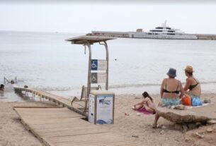 Σύστημα πρόσβασης στην παραλία Βοτσαλάκια για άτομα με αναπηρία «Seatrac»