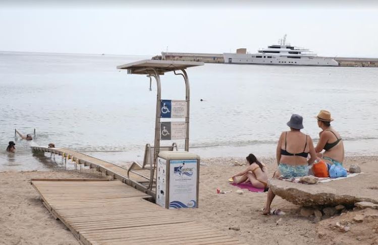 Σύστημα πρόσβασης στην παραλία Βοτσαλάκια για άτομα με αναπηρία «Seatrac»