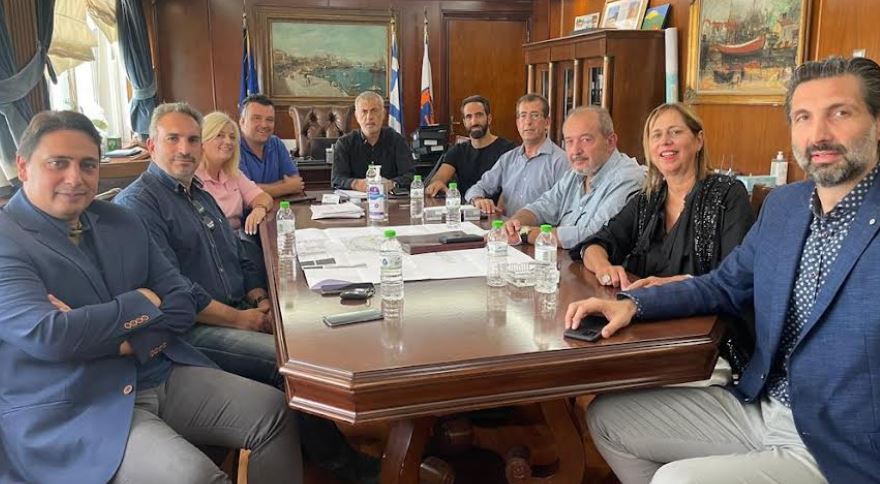 Συνάντηση Δημάρχου Πειραιά Γιάννη Μώραλη με τον Πρόεδρο και μέλη Δ.Σ. του Εμπορικού Συλλόγου της πόλης