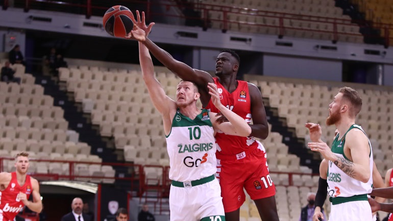 Επαγγελματική Νίκη με "καμπανάκια" στην άμυνα