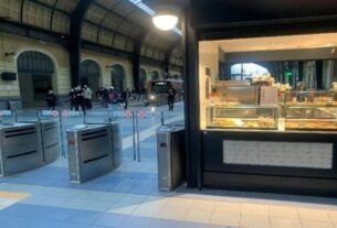 "Πόλεμος" στον Πειραιά για την καντίνα που στήθηκε μέσα στον σταθμό του Ηλεκτρικού Σταθμού