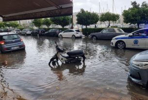 Πειραιάς: Μέσα σε 15 λεπτά νεροποντής πλημμύρισε η πόλη