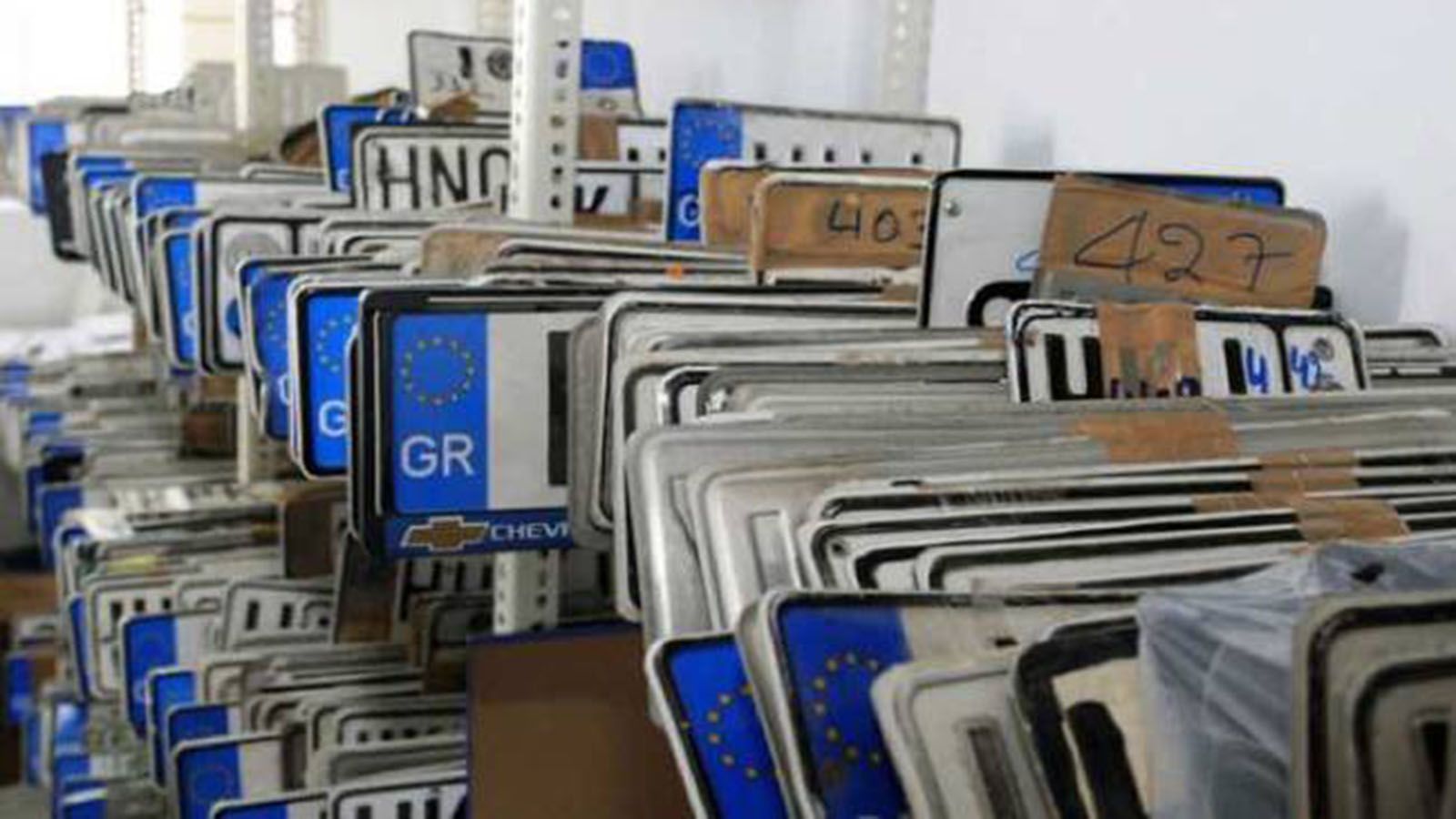 Πειραιάς: Η Δημοτική Αρχή επιστρέφει τις πινακίδες και τις άδειες διπλώματος και κυκλοφορίας λόγω εορτών