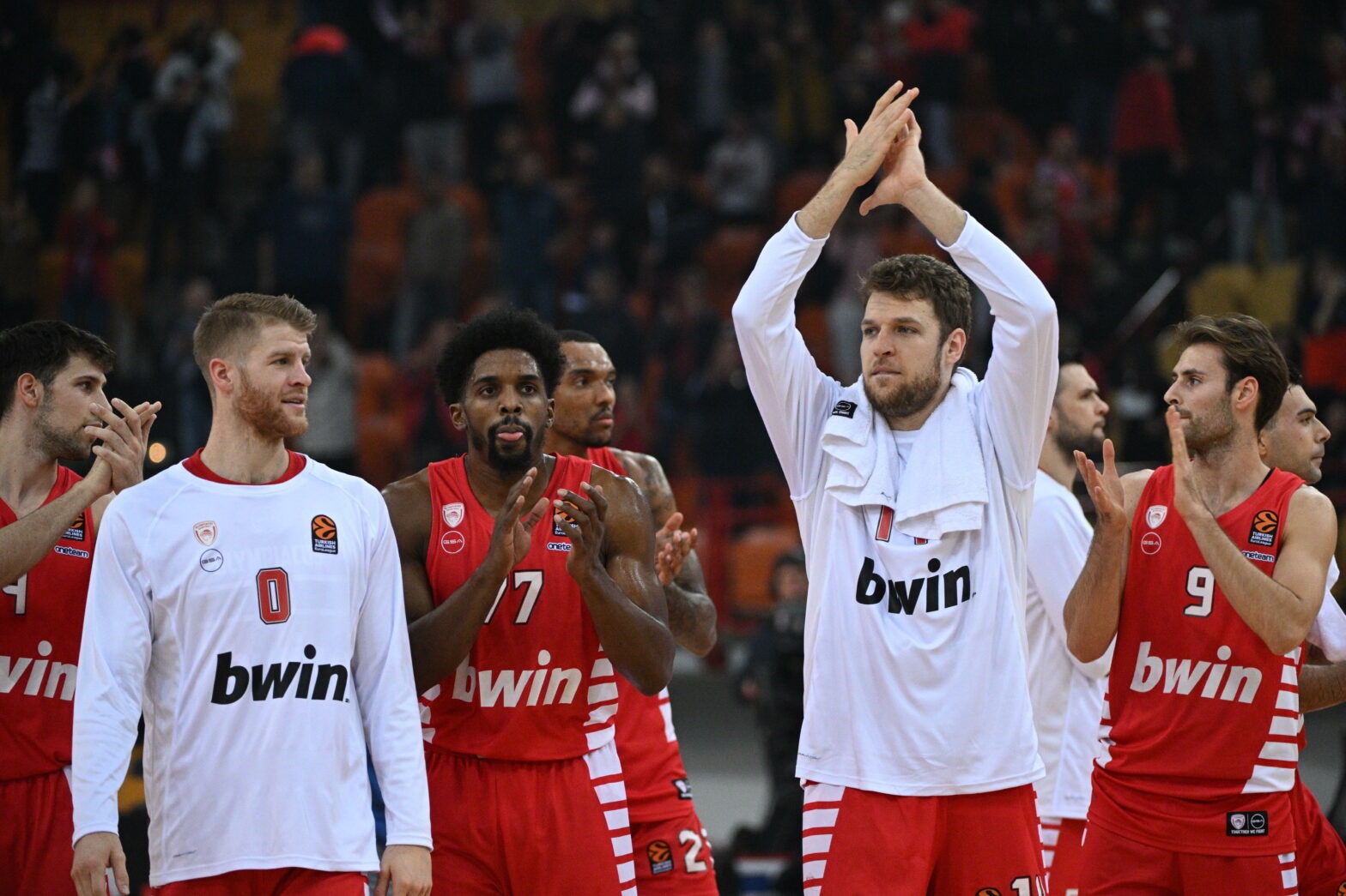 Ο Θρύλος με υπερηχητική εμφάνιση υπέταξε την Φενέρ με 94-67