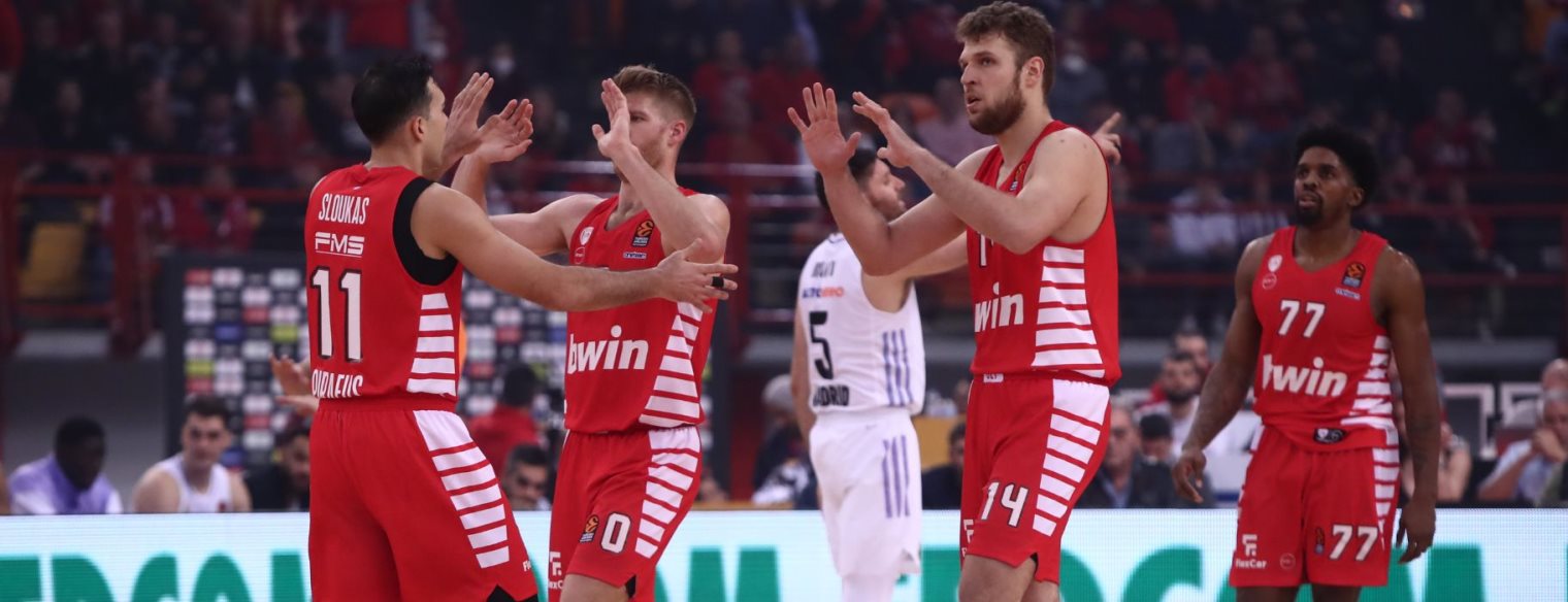 Έκανε "σμπαράλια" την Βασίλισσα και πάτησε κορυφή